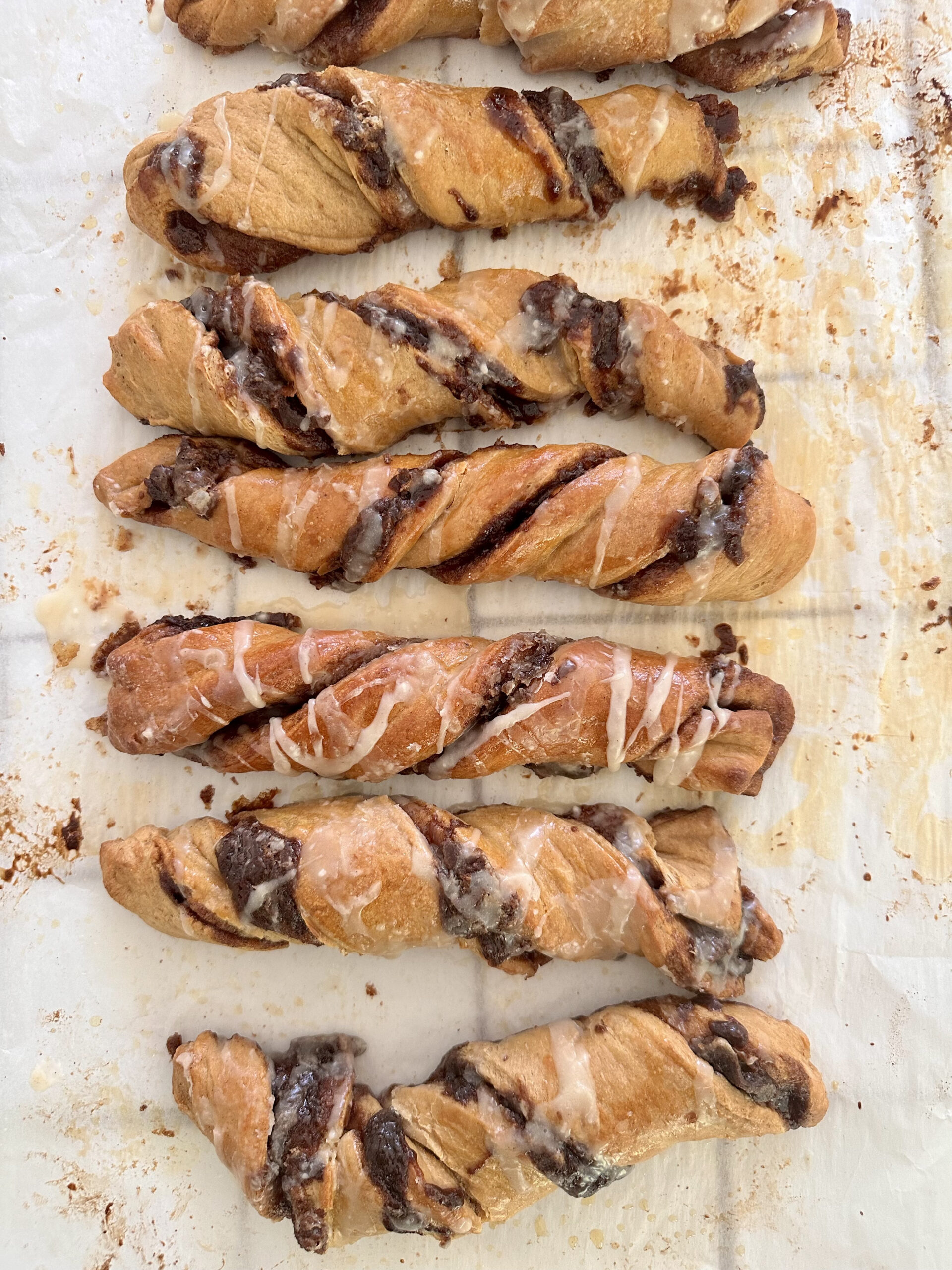 Gingerbread Cinnamon Roll Twists